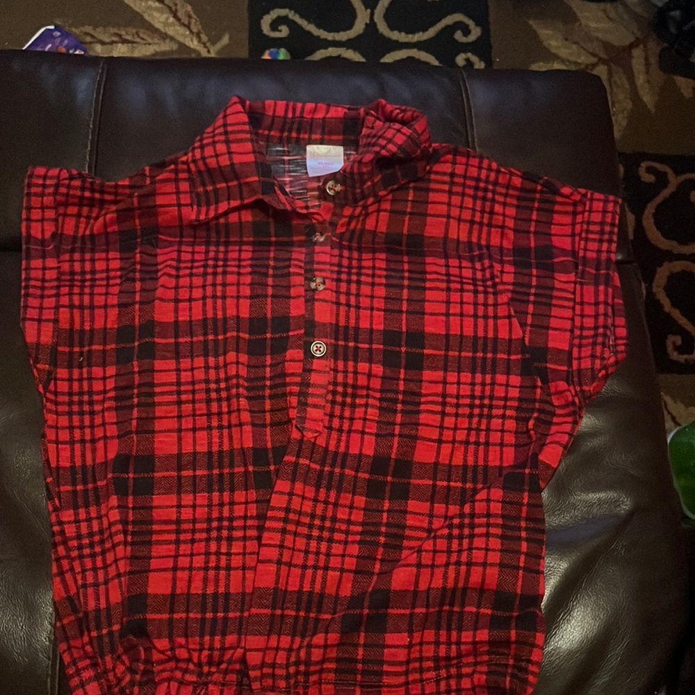 Black and red short sleeve